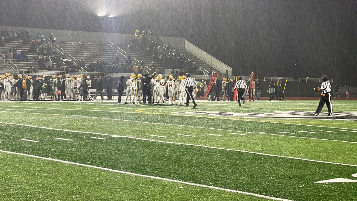 Jonathanx1867's tweet image. Made it out to Bedford for tonight‘s Division I, Region 1 final between No. 1 Mentor and No. 7 St. Edward