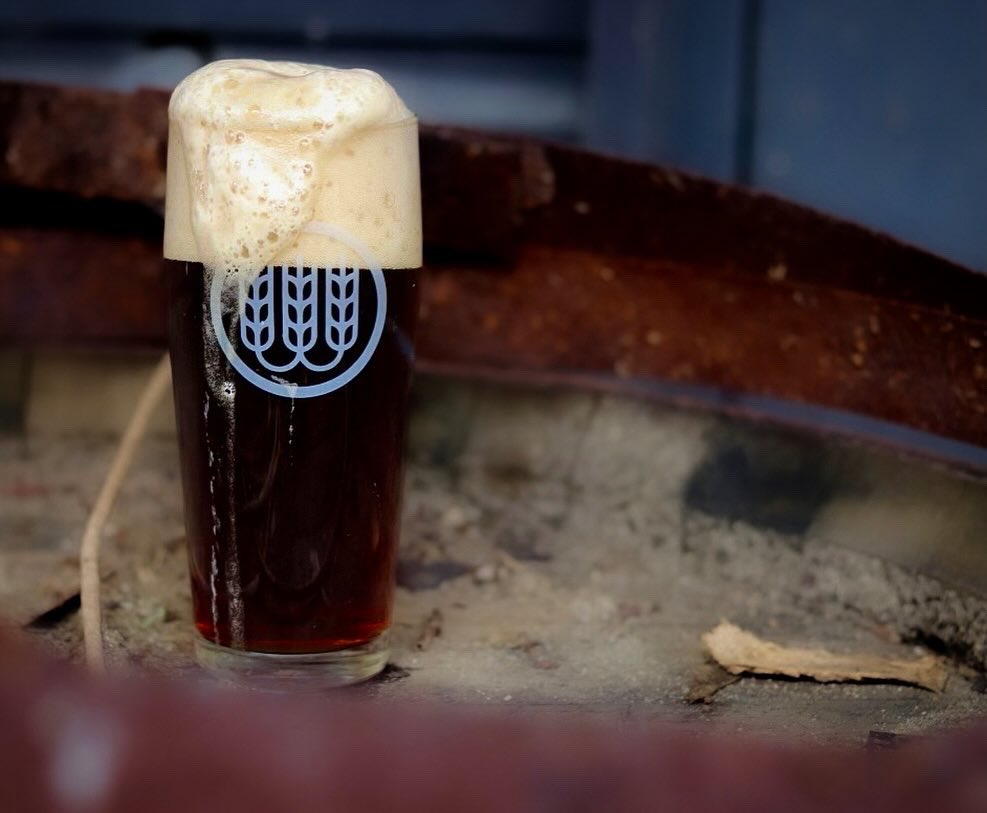 SchillingBeer's tweet image. The third collaboration with our dear friends from Upper Austria’s Braueri Schloss Eggenberg, this Dunkel is brewed at export strength—fitting for early winter. Notes of toasted nuts, light toffee and cocoa nibs dance on the palate. Available in cans and draught pours. 6% abv.