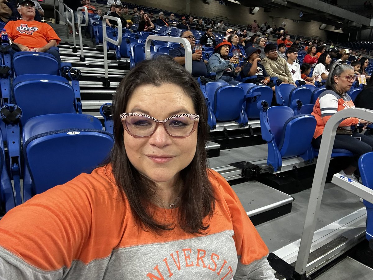 Game day selfie!! <a href="/notapar72/">Rowdyjeep! 210 the day! olllllllo</a> is on the way!!