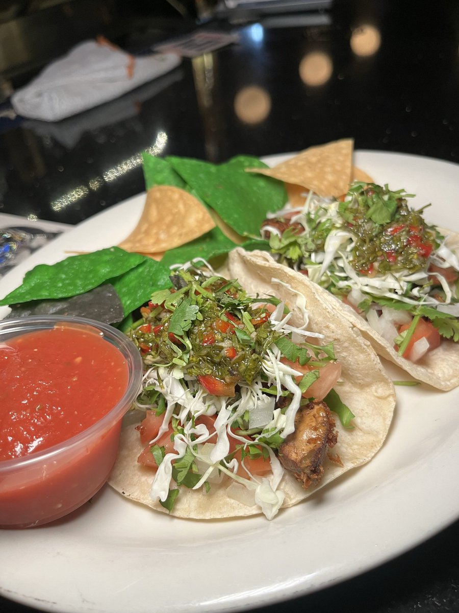 MelodyLAX's tweet image. You've had a long week. We’ve got just the cure with our Tacos🌮🥳 #melodybar #melodylax #fridaynight #tacos #lossngeles #labar
