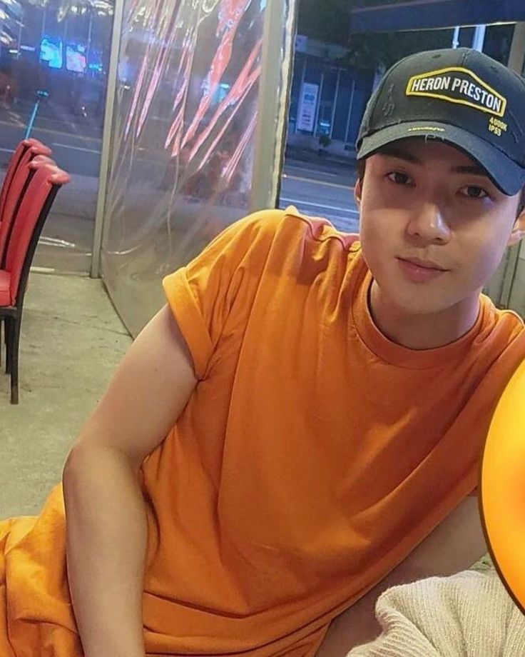 hourlyohsehun's tweet photo. i want to eat these cheeks https://t.co/EDd6McudBg