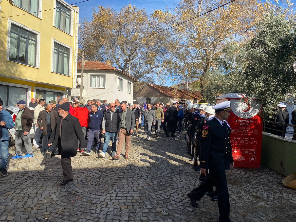 SarbayAbdullah's tweet photo. 🎖️

Kıbrıs Gazisi, değerli köylümüz Hasan Öner’in cenaze törenine katıldım. Merhum Hasan Öner’e Allah’tan rahmet, kederli ailesine ve sevenlerine başsağlığı dilerim. Kahraman gazimize minnetle, ruhu şad olsun 🇹🇷🇹🇷🇹🇷 https://t.co/hmrbo3FDAW