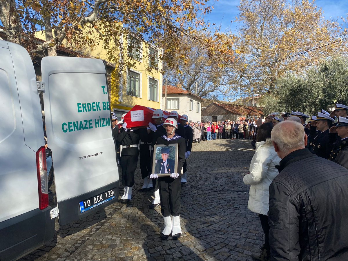 SarbayAbdullah's tweet photo. 🎖️

Kıbrıs Gazisi, değerli köylümüz Hasan Öner’in cenaze törenine katıldım. Merhum Hasan Öner’e Allah’tan rahmet, kederli ailesine ve sevenlerine başsağlığı dilerim. Kahraman gazimize minnetle, ruhu şad olsun 🇹🇷🇹🇷🇹🇷 https://t.co/hmrbo3FDAW