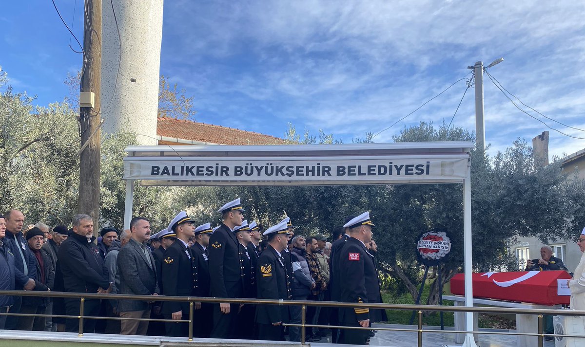 SarbayAbdullah's tweet photo. 🎖️

Kıbrıs Gazisi, değerli köylümüz Hasan Öner’in cenaze törenine katıldım. Merhum Hasan Öner’e Allah’tan rahmet, kederli ailesine ve sevenlerine başsağlığı dilerim. Kahraman gazimize minnetle, ruhu şad olsun 🇹🇷🇹🇷🇹🇷 https://t.co/hmrbo3FDAW