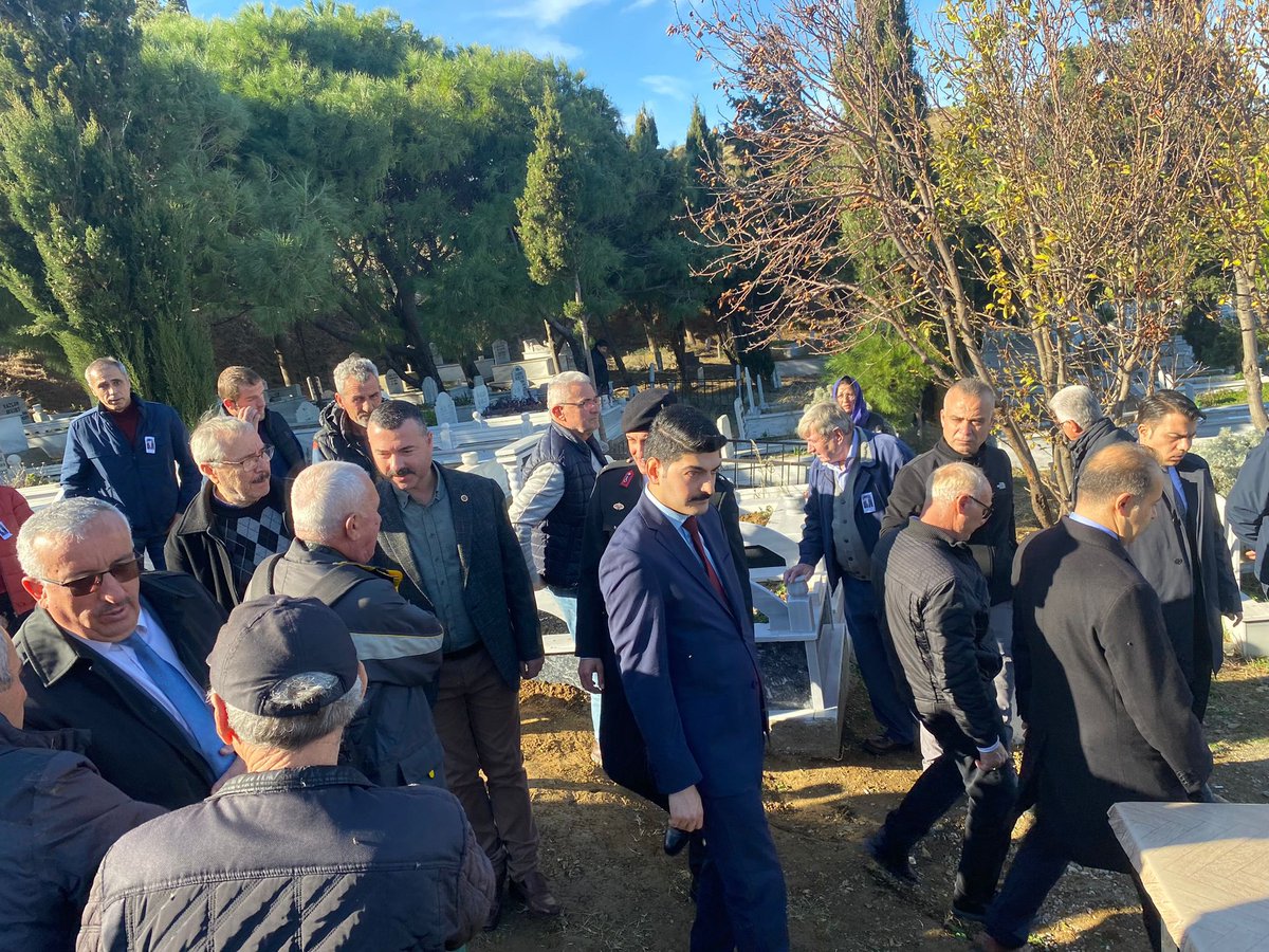 SarbayAbdullah's tweet photo. 🎖️

Kıbrıs Gazisi, değerli köylümüz Hasan Öner’in cenaze törenine katıldım. Merhum Hasan Öner’e Allah’tan rahmet, kederli ailesine ve sevenlerine başsağlığı dilerim. Kahraman gazimize minnetle, ruhu şad olsun 🇹🇷🇹🇷🇹🇷 https://t.co/hmrbo3FDAW