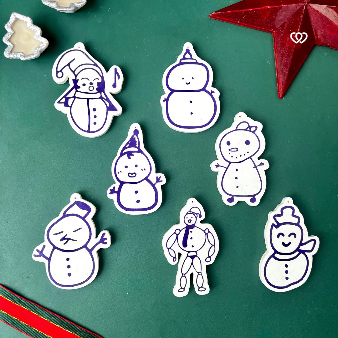 heartworkph's tweet image. BTS Snowman Christmas Ornament Collection ⛄️🎄

— ₱125 each
— Set of 7 - ₱800

Inspired by the members' drawings from Winter Package 2021 ❄️

Check thread for details

Order via heartworkph.carrd.co
Intl GO = DM

🏷 wts lfb ph ww army rm jin suga hobi jimin v jungkook decor