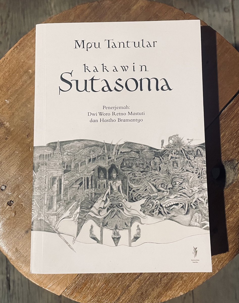 KomunitasBambu's tweet photo. Prof. Dr. S.O. Robson, Ahli Jawa Kuno, mengatakan Kakawin Sutasoma yang berasal dari puncak kemegahan Kerajaan Majapahit akhir abad ke-14 bukan sekadar riwayat panjang dengan unsur narasi dan keindahan sastera saja, tetapi juga kekayaan unsur filsafat khas Indonesia. https://t.co/tZkW6Hw7yj