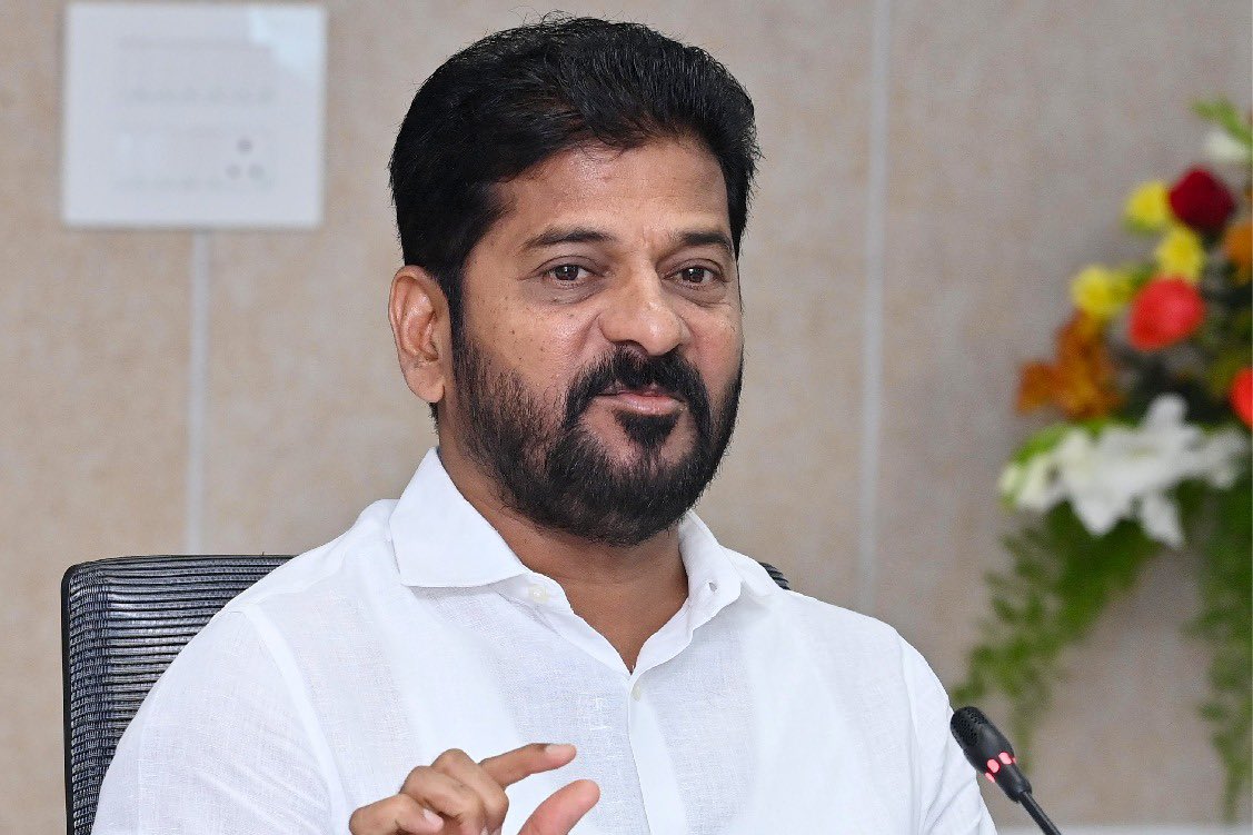 TeluguScribe's tweet photo. బ్రేకింగ్ న్యూస్ 

మహారాష్ట్రలో రేవంత్ రెడ్డి జోరుగా ప్రచారం చేసిన అన్ని స్థానాల్లో బీజేపీ(మహాయుతి కూటమి) ముందంజ https://t.co/nW6aKCxa7E
