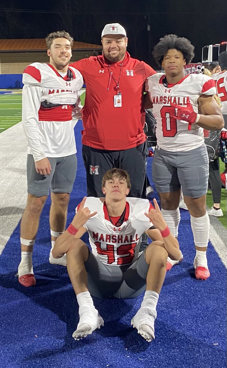 Proud of these seniors
Moving on to the next round
<a href="/judillingworth/">Judson Illingworth</a> <a href="/DavidCarlisle07/">David Carlisle</a> 
#Savages 
#BackinBlood 🩸