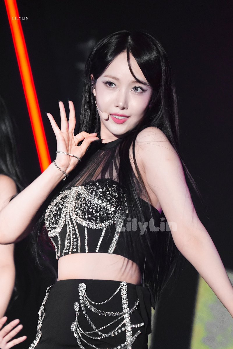 240705
꽃 같은 예쁜 언니 > <

#VIVIZ #SINB #비비지 #신비