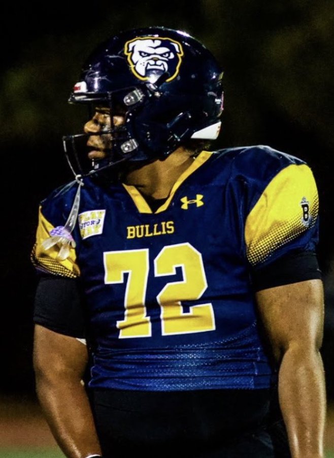 Junior year film 🎥
-6'0 280lbs versatile Center/Nose
-8-2 record 
-All IAC 
hudl.com/video/3/200991… <a href="/HawgPerformance/">Hawg Performance</a> <a href="/skylersprings/">Coach Skyler Springs</a> <a href="/BullisAthletics/">Bullis Athletics</a>