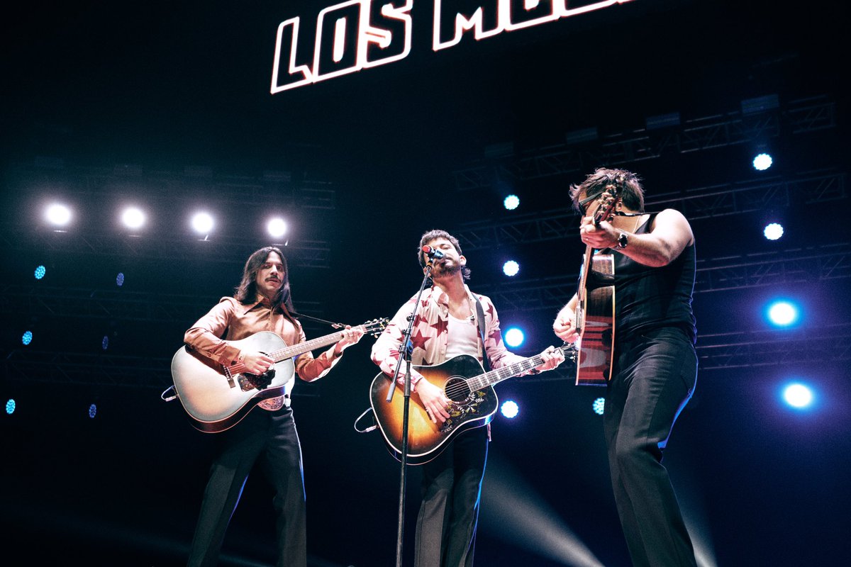 Anoche vivimos el día más importante de nuestras vidas y pudimos compartirlo con ustedes, nuestras familia, amigos y colegas.

Gracias Ciudad de México, hicimos el fucking Auditorio Nacional 🔥🔥🔥🔥

Y Calín tocó guitarra