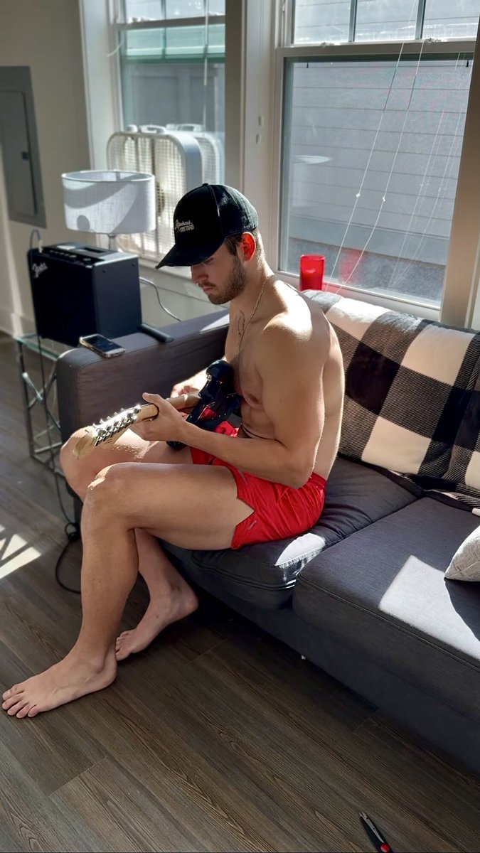 nickgreydom's tweet photo. #feet #barefeet #foot #feetfetish #pits #gay #gayfoot #gayfeet #fetish #toes #maletoes #malefeet #malefoot https://t.co/pfjWb4T87i