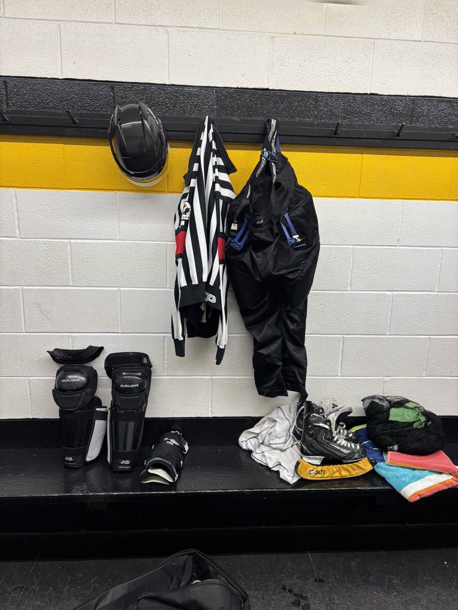 Little #SrHockey action tonight Kelvington vs Nipawin.  #BootsOnTheGround <a href="/MondayNooner/">Monday Nooner</a> <a href="/HockeySask_ODP/">Hockey Sask Officiating Program</a>