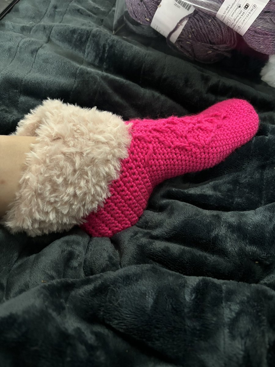 SusanneAtSRC's tweet image. Socks! I’m having fun going back to making these in different ways and styles. #crochet #crochetersofinstagram #socks