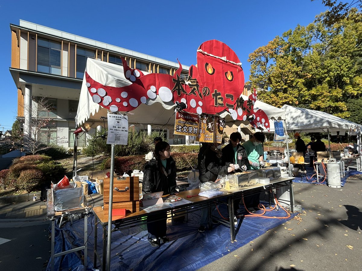 おはようございます☀️
1日目始まりました！！
図書館前でたこ焼き鋭意制作中です！
たこ焼き6個300円です🐙𓈒 𓂂𓏸
ぜひお立ち寄りください！
