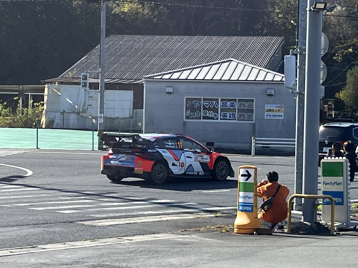 もう一箇所くらいリエゾン撮影しようかなと思いましたが撮影場所きつかったので帰って原稿します…！
最後、山岡のコンビニでティエリーかな？撮れました！