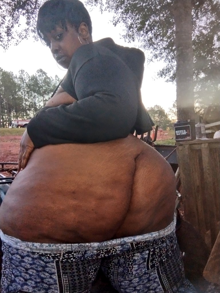 chantellylayne's tweet photo. REPOST!! If I can sit all dis ASS on yo face!!. https://t.co/OpXmOfUABa