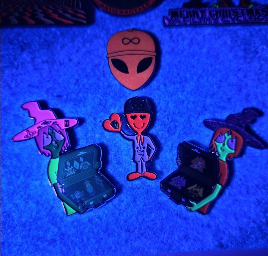 MrMartianDesign's tweet photo. 2 pin x 2 winner giveaway‼️

🔷RT, follow, and tag a friend (unlimited entries)
🔹2 winners will each pick two pins on 11/24 https://t.co/g5jjHY8JaL
