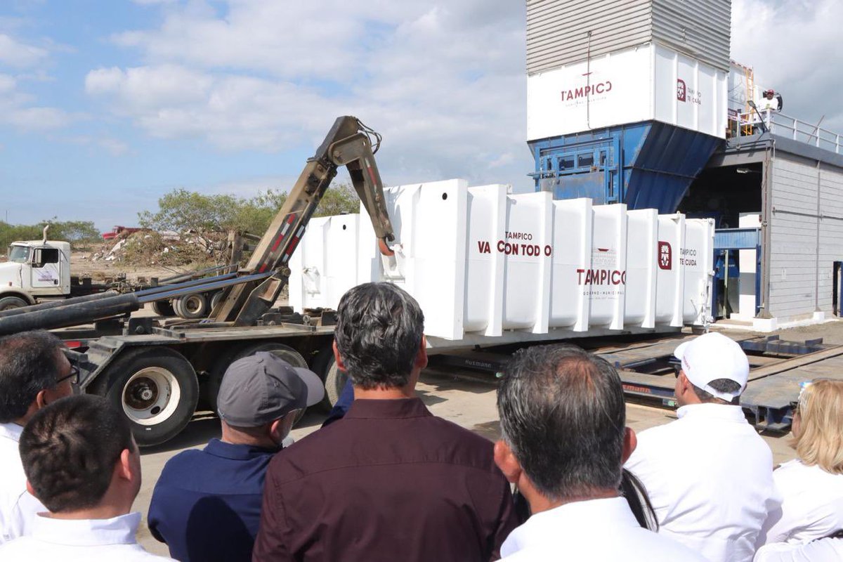erasmoglz's tweet photo. Recorrimos el Centro de Transferencia de Residuos Sólidos en Tampico, acompañado por mis compañeros y amigos Presidentes Municipales, @MonicaVTampico y @armando_4t.

Nuestro compromiso es trabajar en soluciones innovadoras y sostenibles para nuestra zona conurbada #aDarle! https://t.co/2XUOmiVIOV