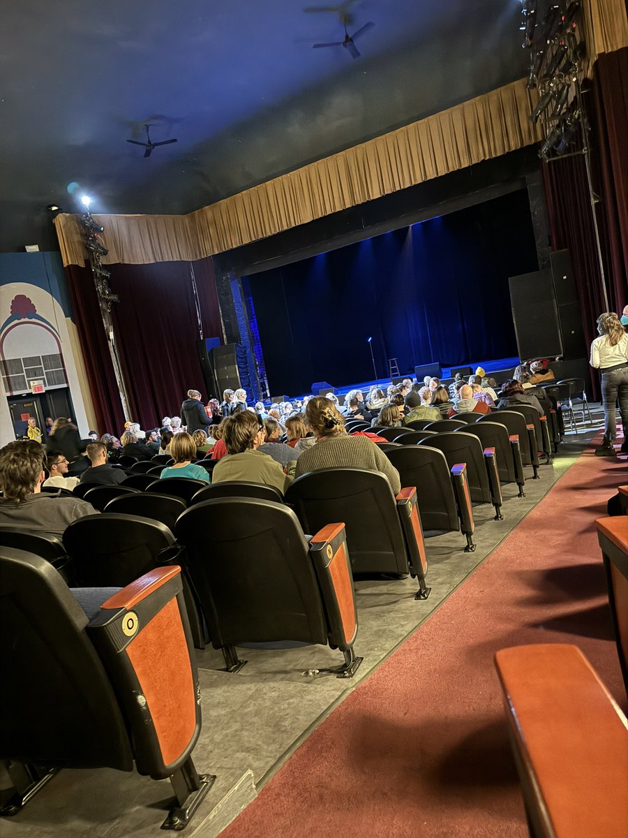 Awaiting <a href="/mariabamfoo/">Maria Bamford</a>.