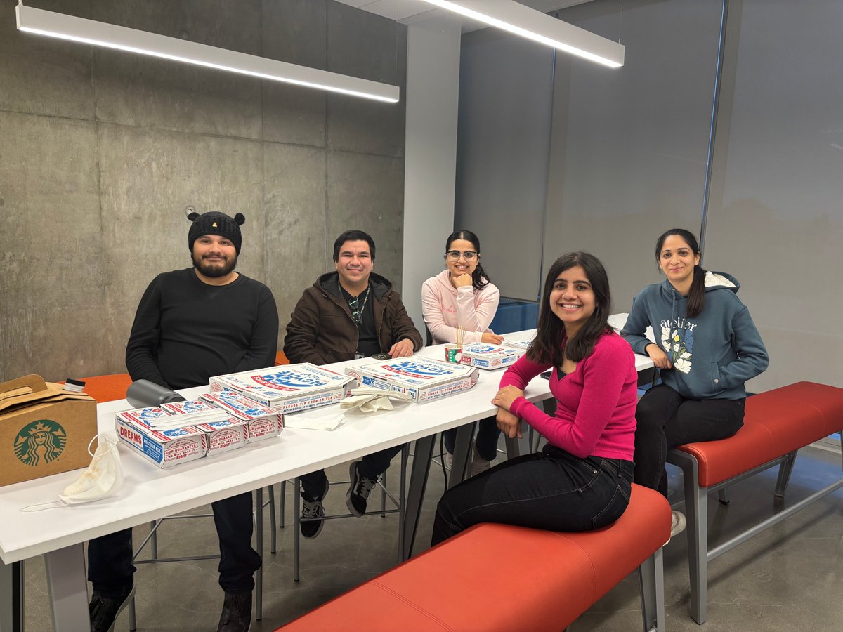 Congrats to our new Ph D candidate! Great job @Duran_Arr, keep up the great work! Thanks to <a href="/FindlaterGroup/">Michael Findlater</a>, <a href="/hphratchian/">Hrant P. Hratchian @hphratchian.bsky.social</a> and <a href="/R2G_UCSD/">Erik A Romero</a> for being an amazing committee, sorry you missed the pizza!😂