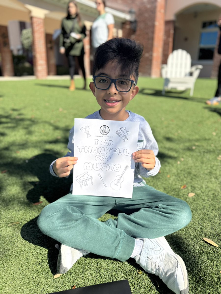 PineCrestArts's tweet image. The amphitheater was alive with music and filled with smiles today! Our faculty ensemble performed pop hits as students sang along, enjoyed treats, and simply had fun kicking off the start of the break! 🎶🍪#PCFineArts #TunesNTreats