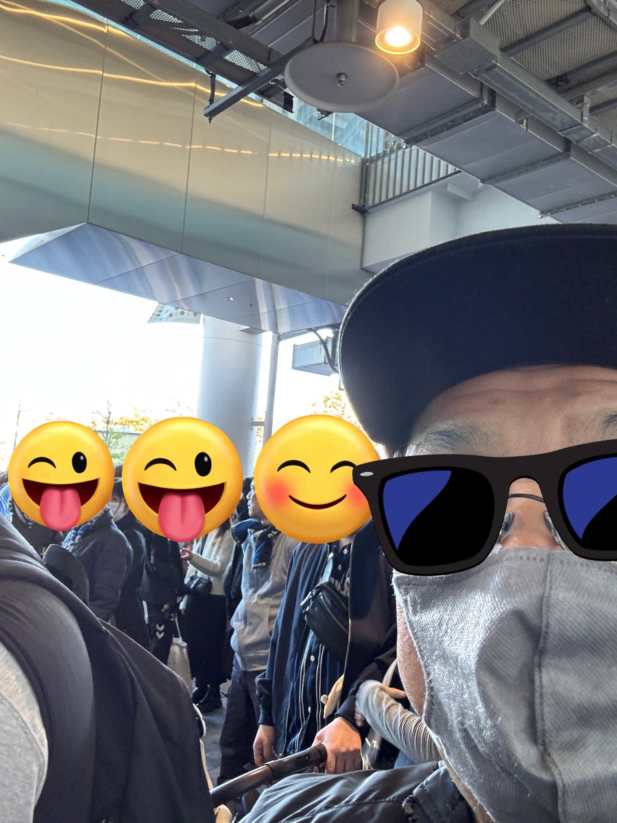 norizou92's tweet photo. こちら左ベンチゴル裏です

待機列がすごいパナスタの様に入れるのか？

 #宇佐美貴史　#ガンバ至宝 #蒼の煌めき   #ガンバ大阪 #BE・THE・HEATBE・THE・HEART
＃第104回天皇杯決勝 https://t.co/0fHUp93Bhd