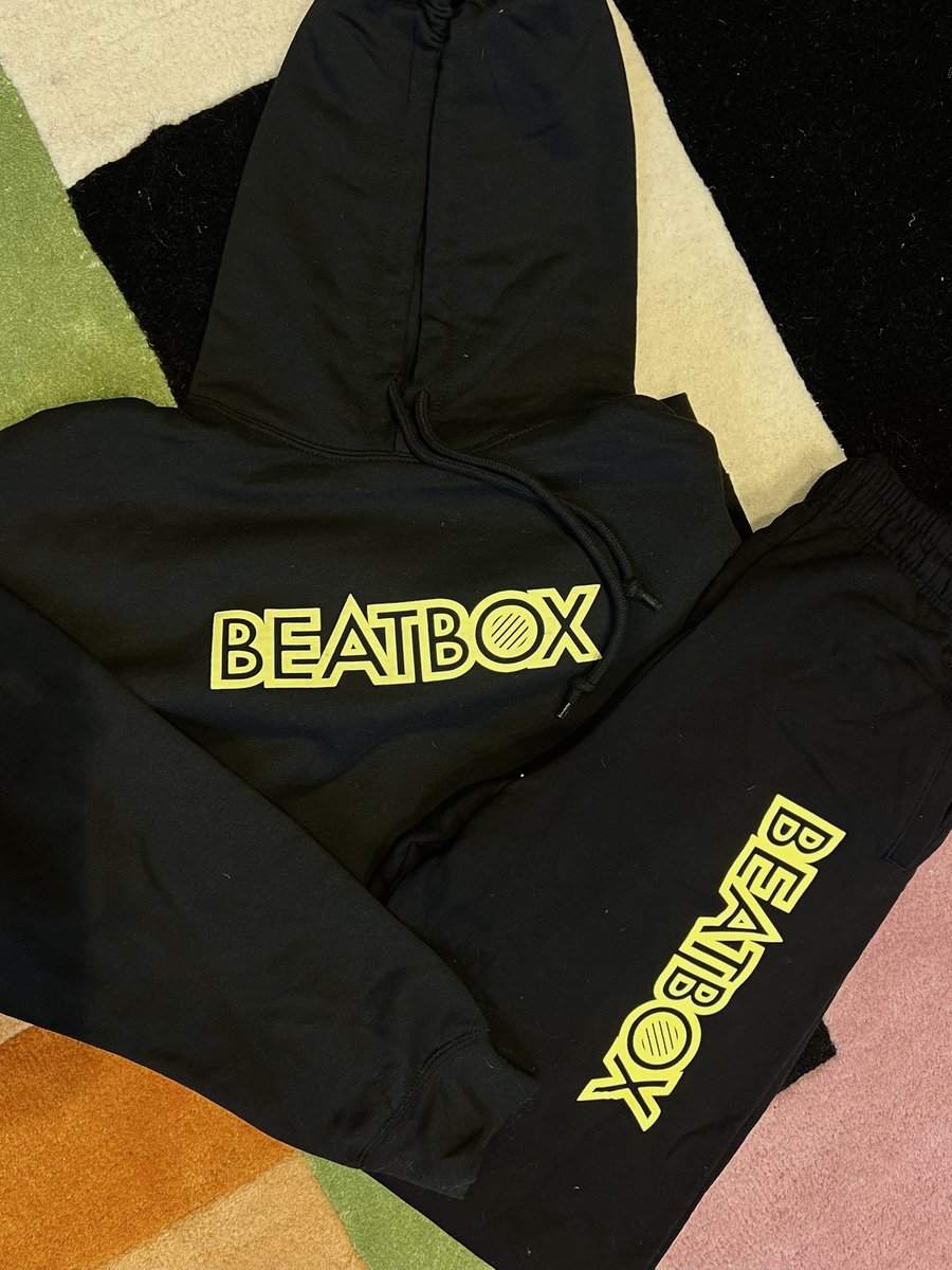 IT’S F*** YEAH FRIDAY 🚨

Time to get cozy this friendsgiving szn 🦃We’re hooking 1️⃣0️⃣0️⃣ of you up with this sick BeatBox sweat set 💪

Tag your homies in the comments, repost this, and follow us to enter 🫡