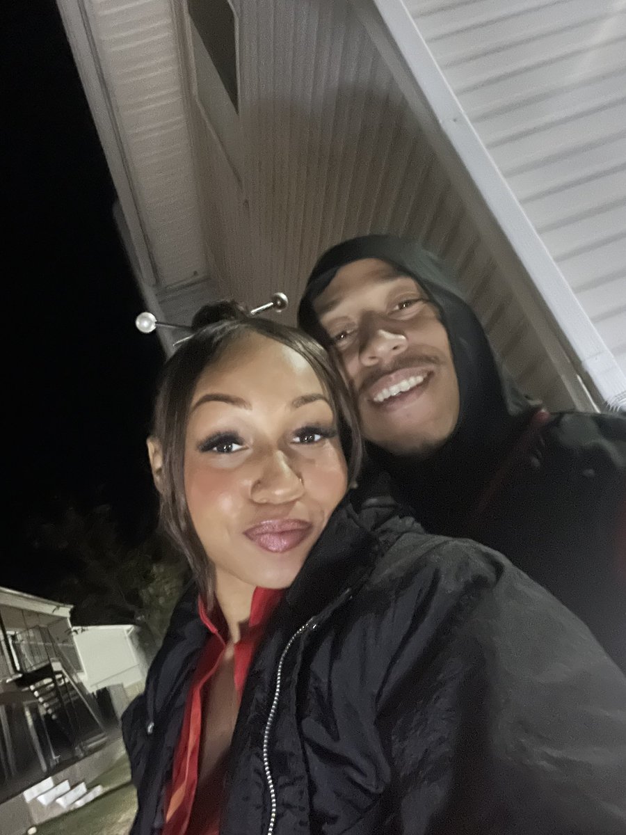 BaduDreams's tweet photo. Happy Halloween from the Vinson family 🩷 https://t.co/cxfwa9RecD