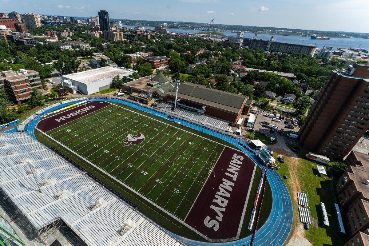 After a great conversation with <a href="/MrJSamps/">Coach Josh Sampson</a>, I am blessed to have received my first official <a href="/USPORTS_FB/">U SPORTS Football</a> offer from Saint Mary's University!