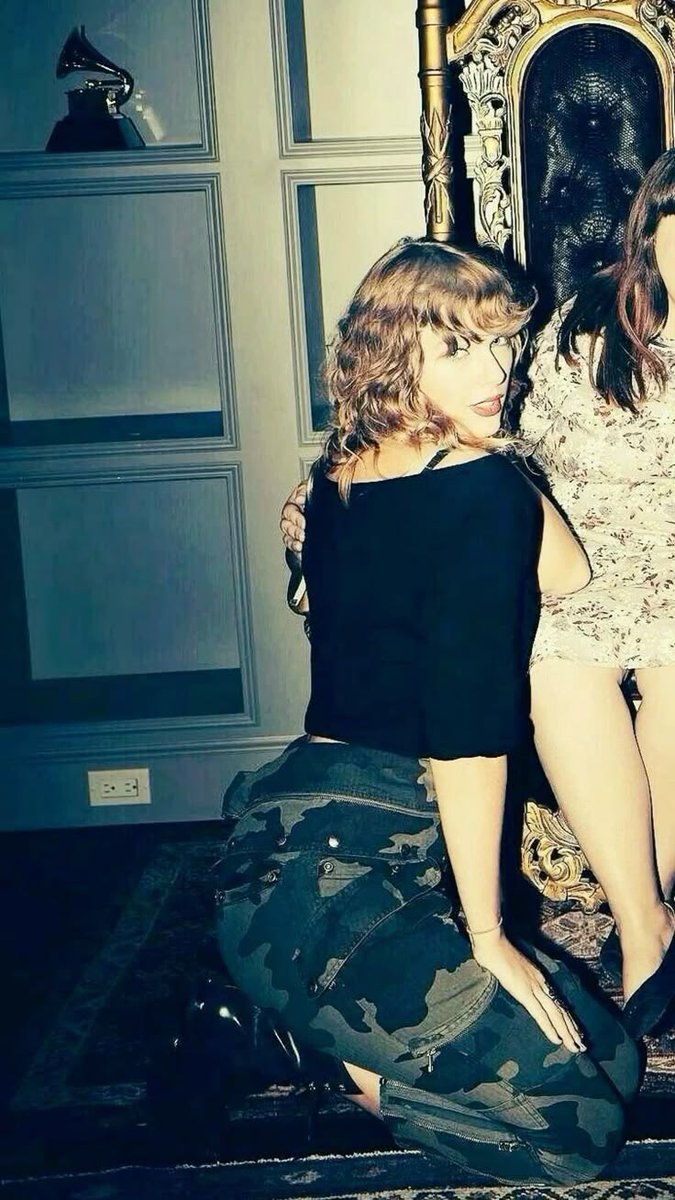 laursloml's tweet image. the category is