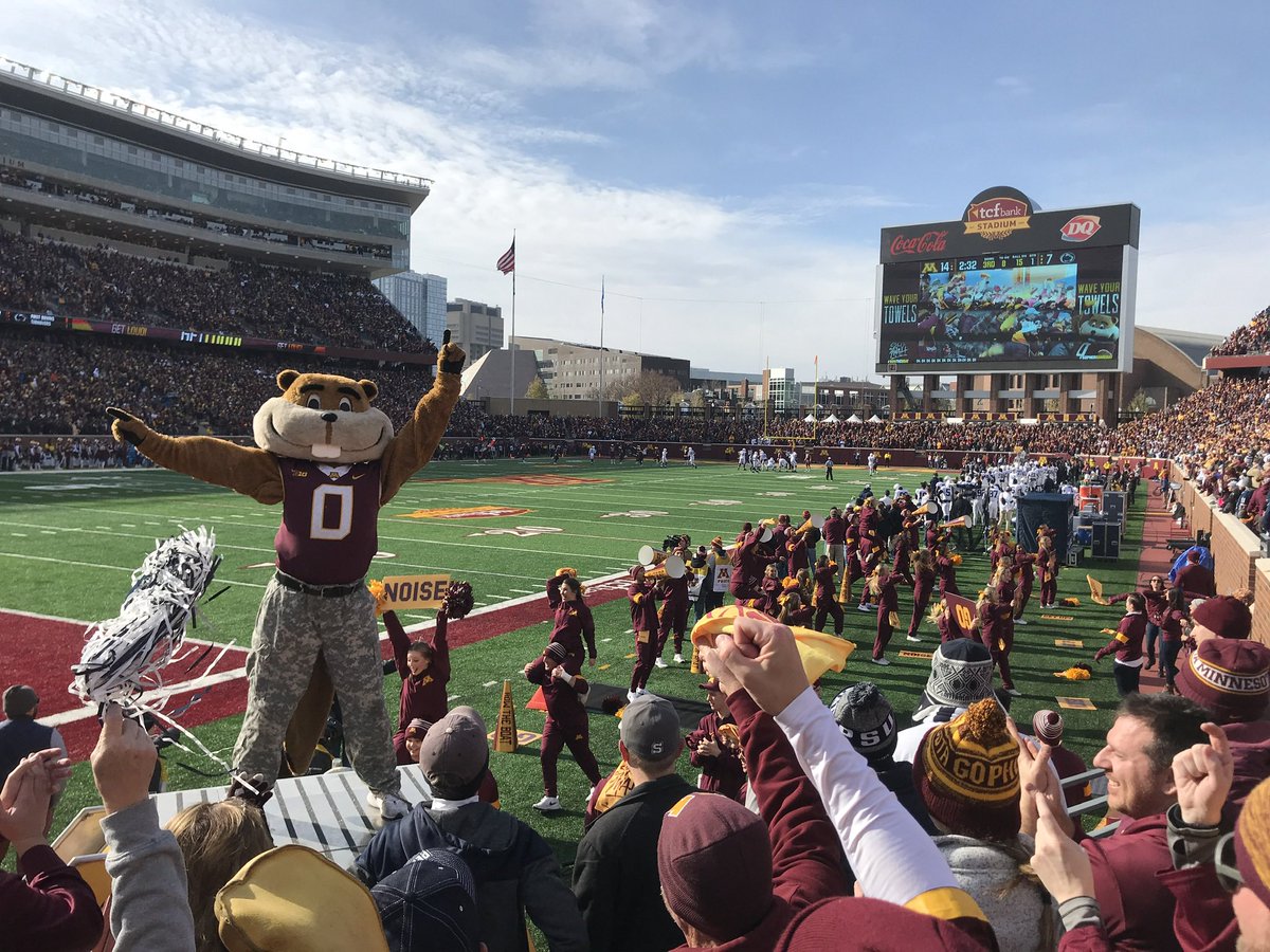 MattHigg51's tweet photo. Gearing up for tomorrow and reminiscing about the last time No. 4 Penn State visited The Bank. 

#RowTheBoat #SkiUMah #GoGophers https://t.co/uiDaY0k4iR