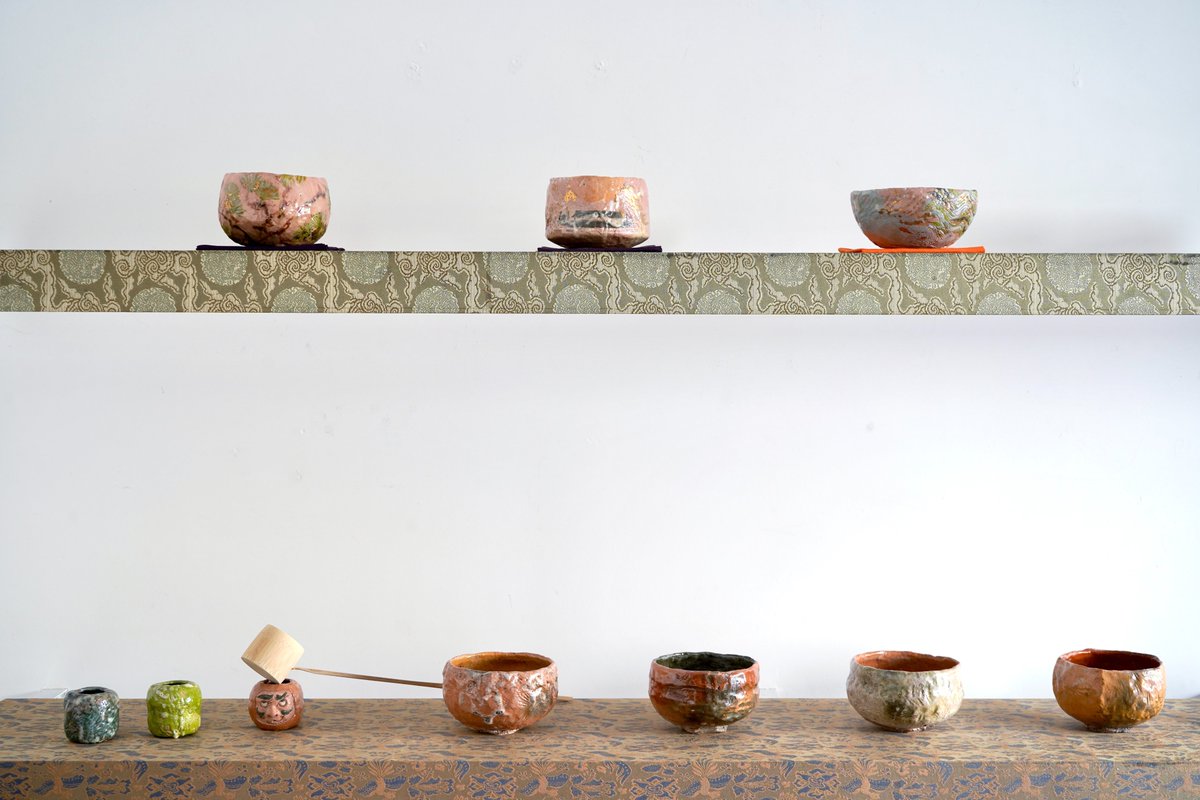 すのうまん　津田友子　楽焼　抹茶椀　白化粧　木箱付き　京都　日本列島模様 津田 友子 TOMOKO TSUDA （京焼・清水焼） - ninaete 京もの担い手