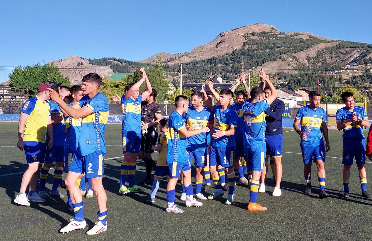 Este domingo 24/11 a las 17 hs Belgrano recibirá a Don Bosco en el partido de Ida de la Fase 2.

3000p la entrada general.
Vamos Belgrano #Chubut