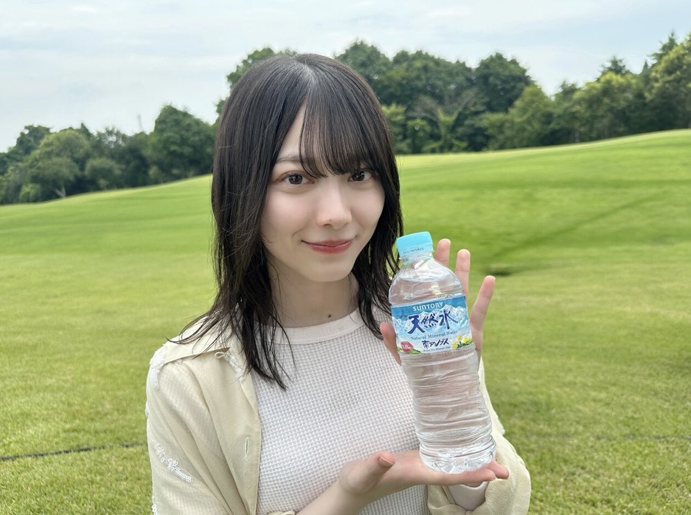 みんな！おはるんちゃん🌱
もう今日からZOZOやね！
今日行く人は楽しんでね〜😆
セトリとかも気になるしとりあえず明日が楽しみ過ぎるけど今日は頑張って天然水でも飲みながらバイトしてきます🫡
みんなも全力で楽しんで今日も1日頑張ろうね💪