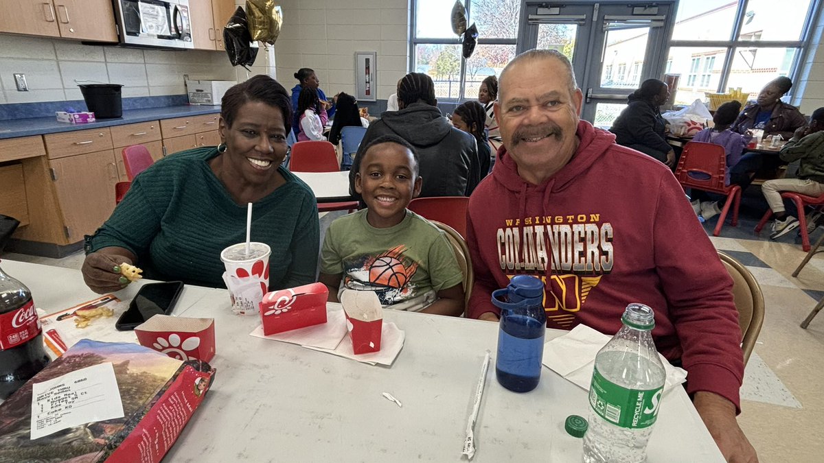 LAMcLaud's tweet photo. It was a week of celebration and gratitude at Berry! Awards assemblies,  New Teacher celebration,  Parent Involvement Lunch, and over 400lbs of food donated to the Southern MD bank. Way to go, Berry Jaguars! https://t.co/g8ulsOcUuq
