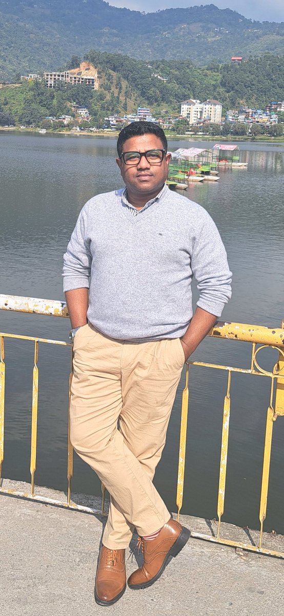 समाज र राजनीति भन्नू नै 'सामुहिकता' हो। तसर्थ, आउनुहोस्, सामुहिकरुपमा नै आजका चुनौतीहरूको समाधान खोजौं।