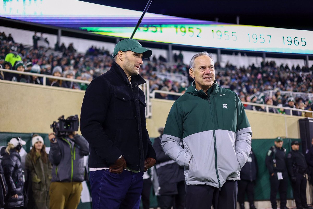 Kenny_Jordan5's tweet photo. Safe to say, these two walk the streets and not the alleys in East Lansing.

Photo credit: MSU Athletics https://t.co/zXKYAaqqrN