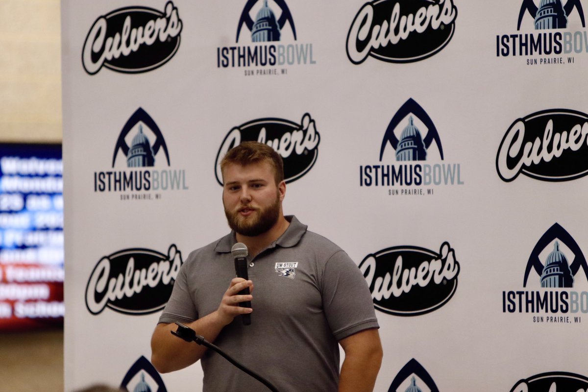 UWStoutFootball's tweet photo. A great experience for our team tonight at the @isthmusbowl banquet!

#TPC https://t.co/Ku0Pc4geCF