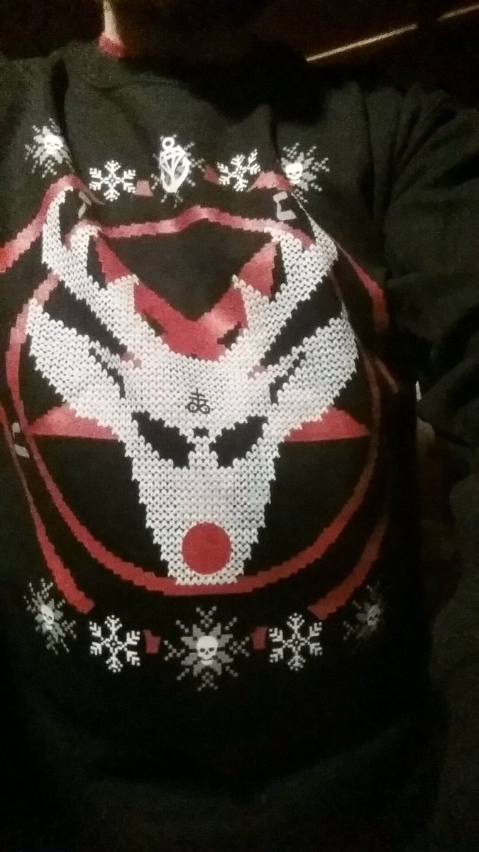 SplitSkullFndry's tweet photo. Throwback to when I got my favorite Christmas sweater. @FRONZ1LLA do a re-release of these. 😂 https://t.co/fG1YHWHxqg