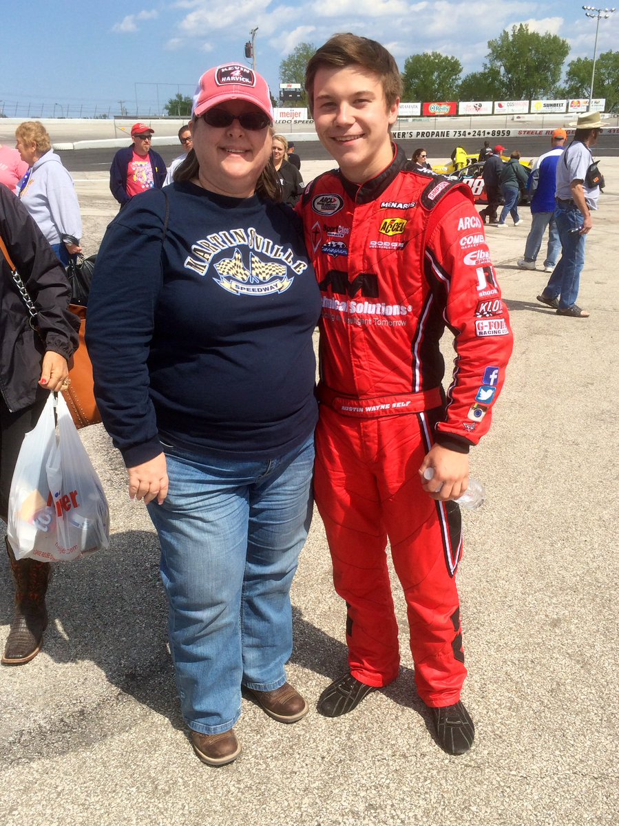 Wait a sec… Just realized <a href="/AustinWSelf/">Austin Wayne Self</a> is in tonight’s last chance 602 showdown here at Volusia. Gotta cheer for him because ARCA. 😊