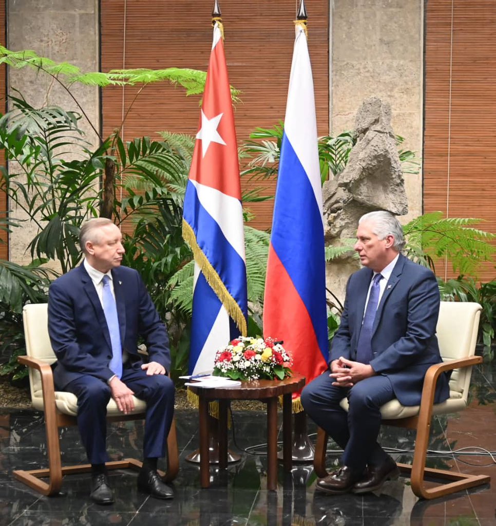 Agradecí el apoyo de #Rusia en los tiempos tan difíciles que vive #Cuba. Le reiteré el interés de seguir fortaleciendo los proyectos de cooperación, que en el caso de San Petersburgo son, fundamentalmente, en salud, biotecnología, turismo, intercambio científico y cultural.

3/4