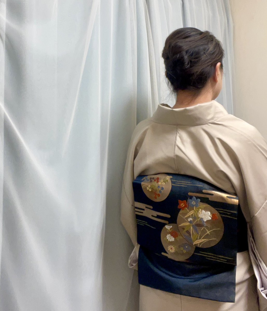 ClasseSuperior's tweet photo. 金春流シテ方　山井綱雄さんの復活、とても嬉しく感動します。
『融』水戯庵にて。お干菓子は演目にちなんで仙台銘菓『しほがま』にいたしました。
私の着物コーデは帯を月にして演目に寄り添いました。　#能楽 #塩釜神社 #源融 #光源氏 https://t.co/Rl5PsvXKUa
