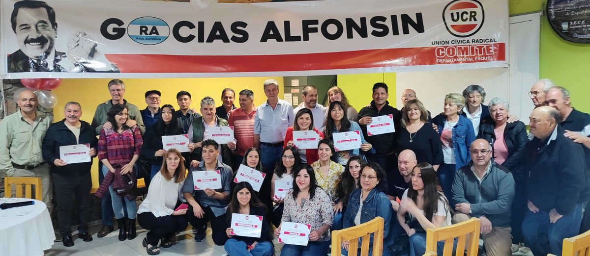 gustamenna's tweet photo. NUEVAS AUTORIDADES DEL RADICALISMO DE ESQUEL

Como presidente del Comité Provincia, participé hoy del acto de asunción de autoridades de la mesa de conducción del Comité Radical de Esquel y de los nuevos integrantes de la Juventud Radical de la localidad. 

Tuvimos el gusto de contar con las presencias de las nuevas autoridades y de las salientes, así como del diputado y ex intendente por dos períodos Sergio Ongarato, afiliados, referentes del radicalismo de Trevelin y de Esquel, y de Sergio Guajardo, presidente del Comité Departamental de El Maitén.

El Comité Departamental está ahora presidido por María Eugenia Estefanía, con la vicepresidencia de Sergio Sepiurka. Y Cristian Fernández es el nuevo presidente de la Juventud Radical.

Mis felicitaciones a las nuevas autoridades. Seguimos trabajando para consolidar al radicalismo en toda la provincia.