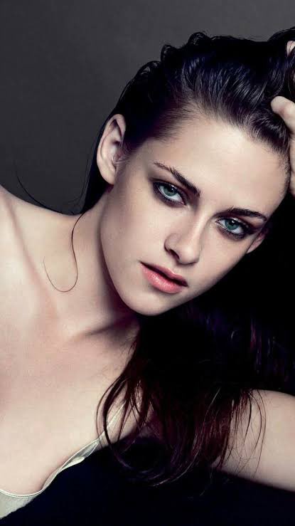 twifan08's tweet photo. LE PRIX C’EST TOI

É a noite mais aguardada do mundo do cinema, onde todos os olhos estão voltados para as grandes estrelas. Isabella Swan está pronta para fazer história, se tudo der certo. 
E essa noite mudará tudo em sua vida, disso ela tem certeza! https://t.co/0UUEBM1nWN
