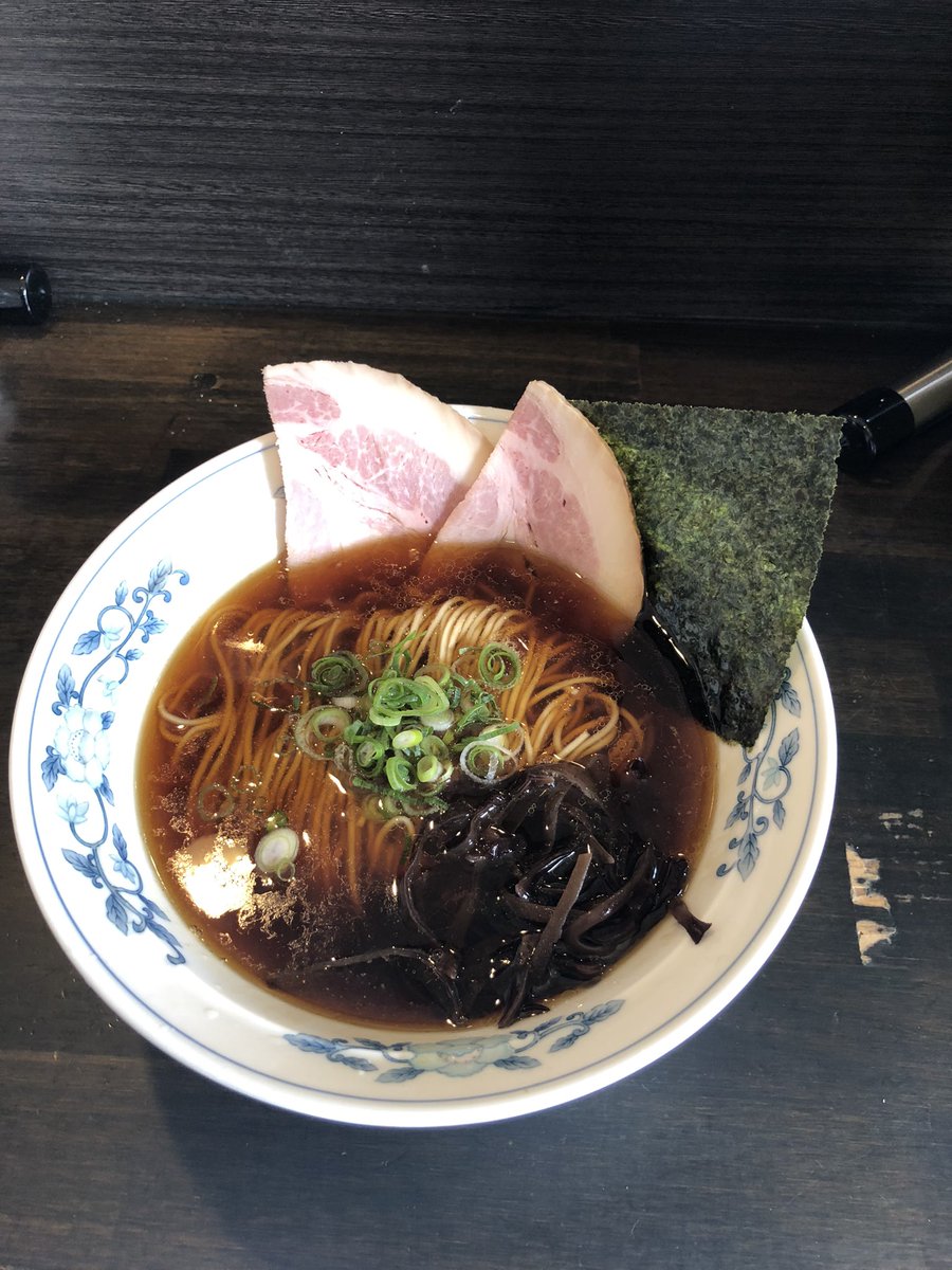 sio4444's tweet photo. 燵家製麺さん🍜
焦がし煮干醤油らーめん🍜
朝ラーとは違った美味さ
#燵家製麺 
#醤油らーめん https://t.co/k6P0fFDKB5