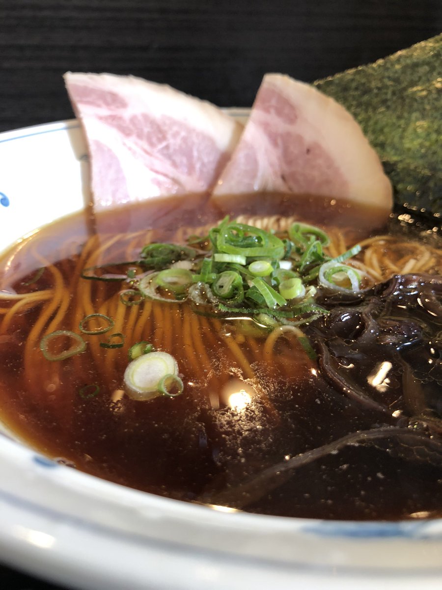 sio4444's tweet photo. 燵家製麺さん🍜
焦がし煮干醤油らーめん🍜
朝ラーとは違った美味さ
#燵家製麺 
#醤油らーめん https://t.co/k6P0fFDKB5