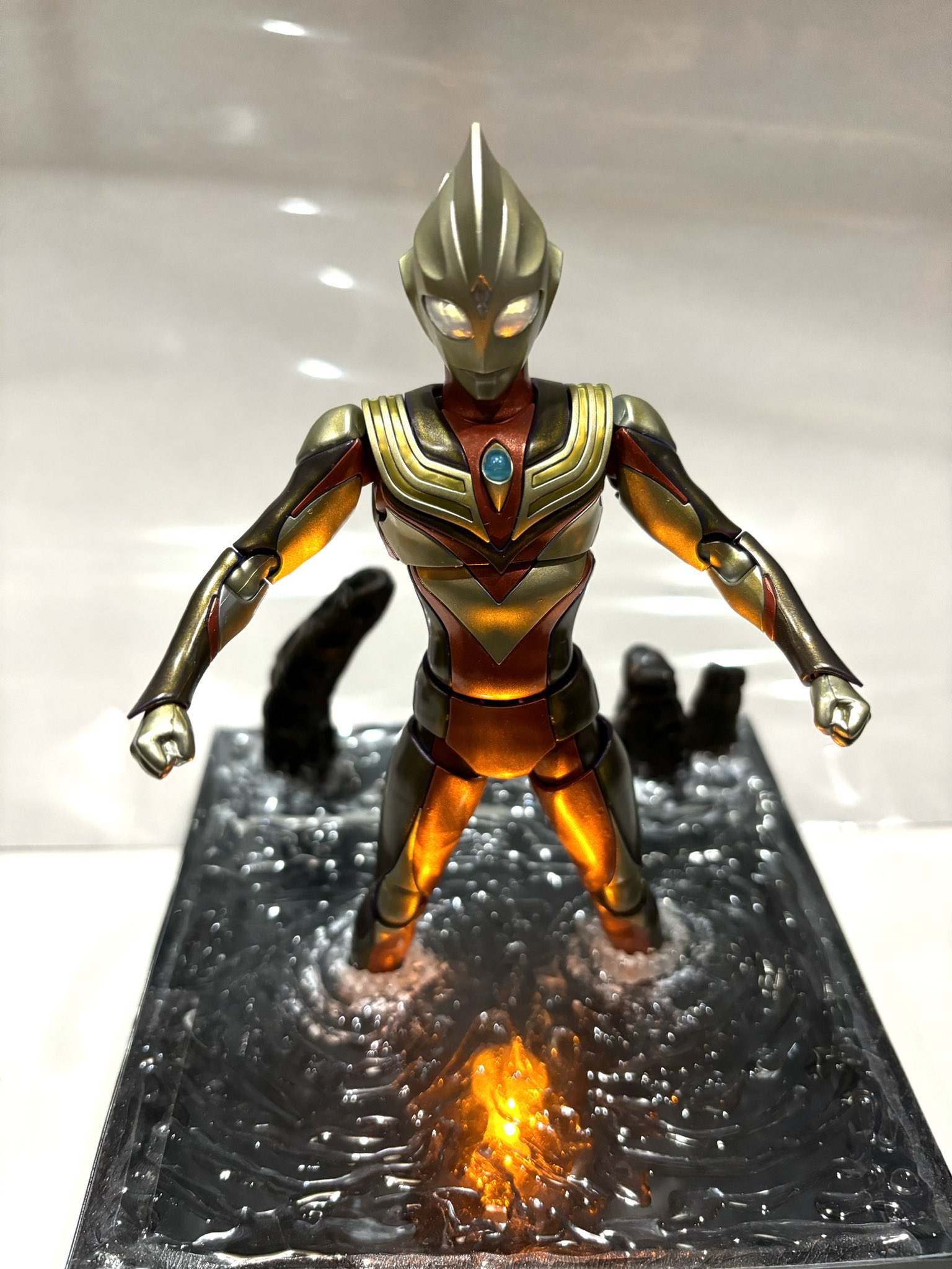 フィギュアライズ　ウルトラマンティガ　塗装ずみ Figure-rise Standard ウルトラマンティガ マルチタイプ