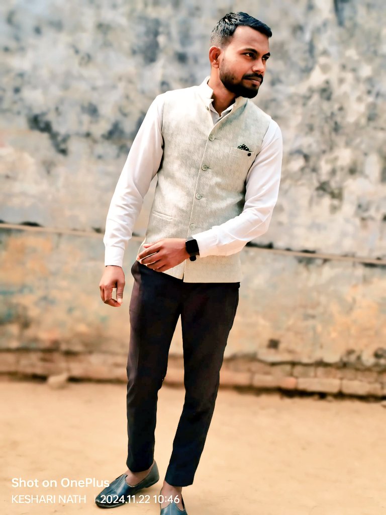 pnroy28's tweet photo. शिकारी तो हम आपसे भी बहुत बड़े हैं, लेकिन हमने कभी कुत्तों का शिकार नहीं किया🤘😎😎 https://t.co/fhKTsAvPB5